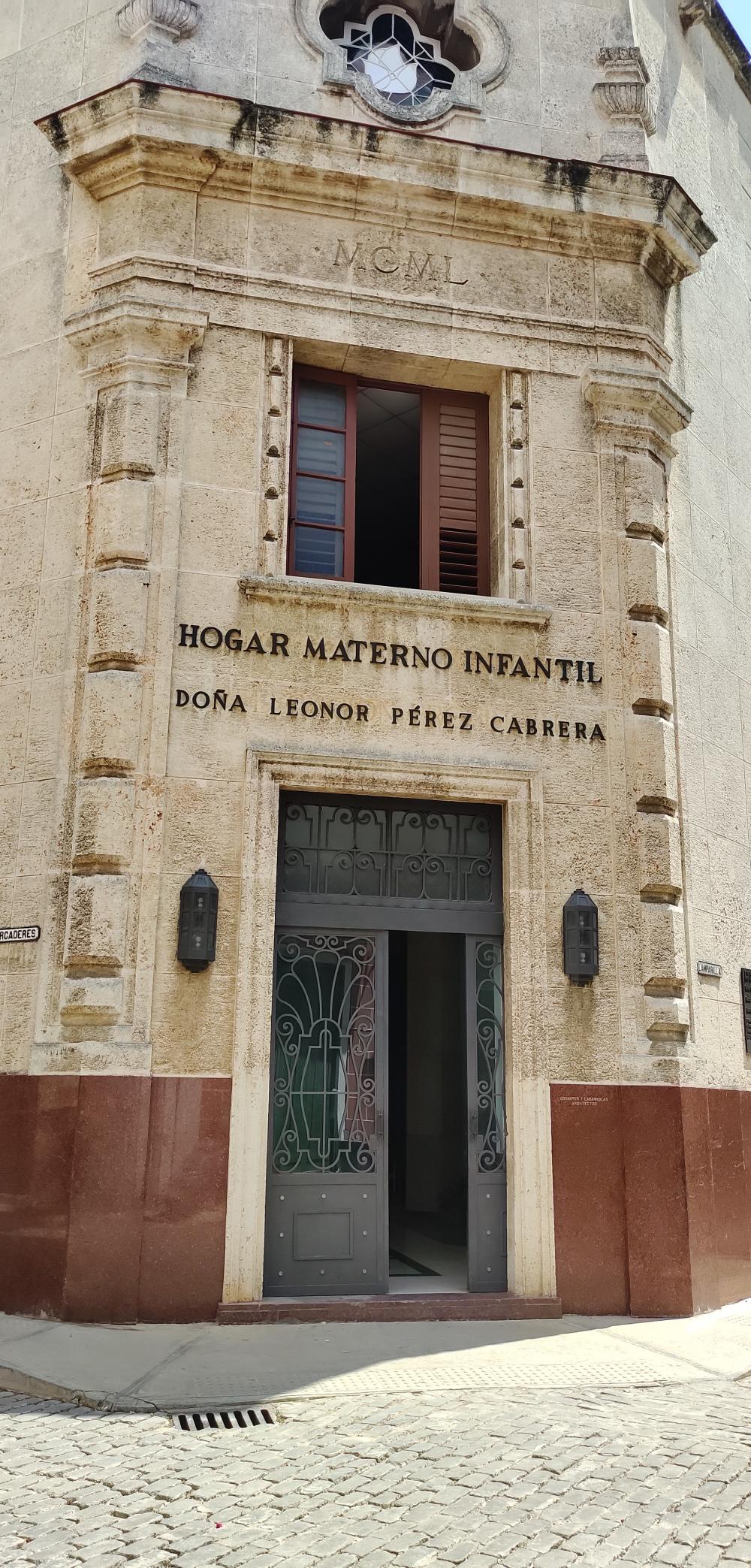 Imagen relacionada con la noticia :Asalto de amor por el Banco Central de Cuba